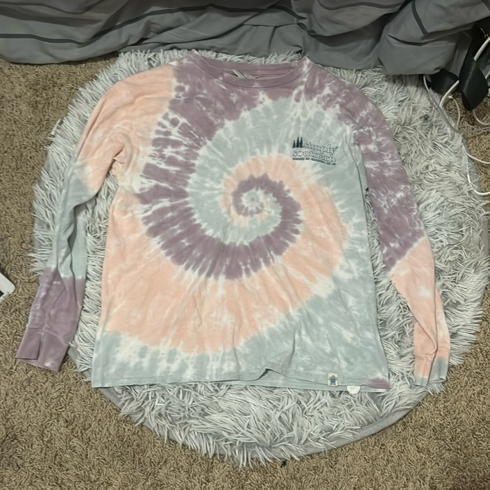 I am selling a Simply Southern long sleeve